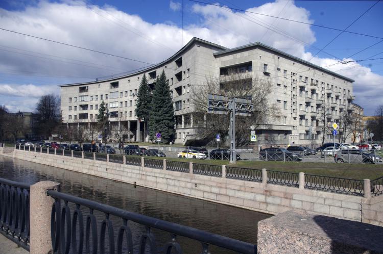 Санкт-Петербург, набережная реки Карповки, 13
